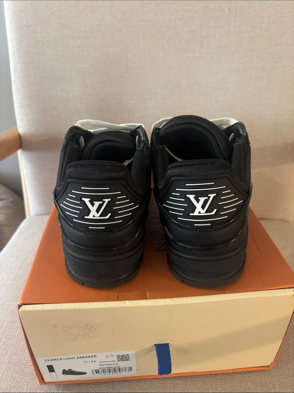 Louis Vuitton Trainers size 11 like new - Picture 2 of 5